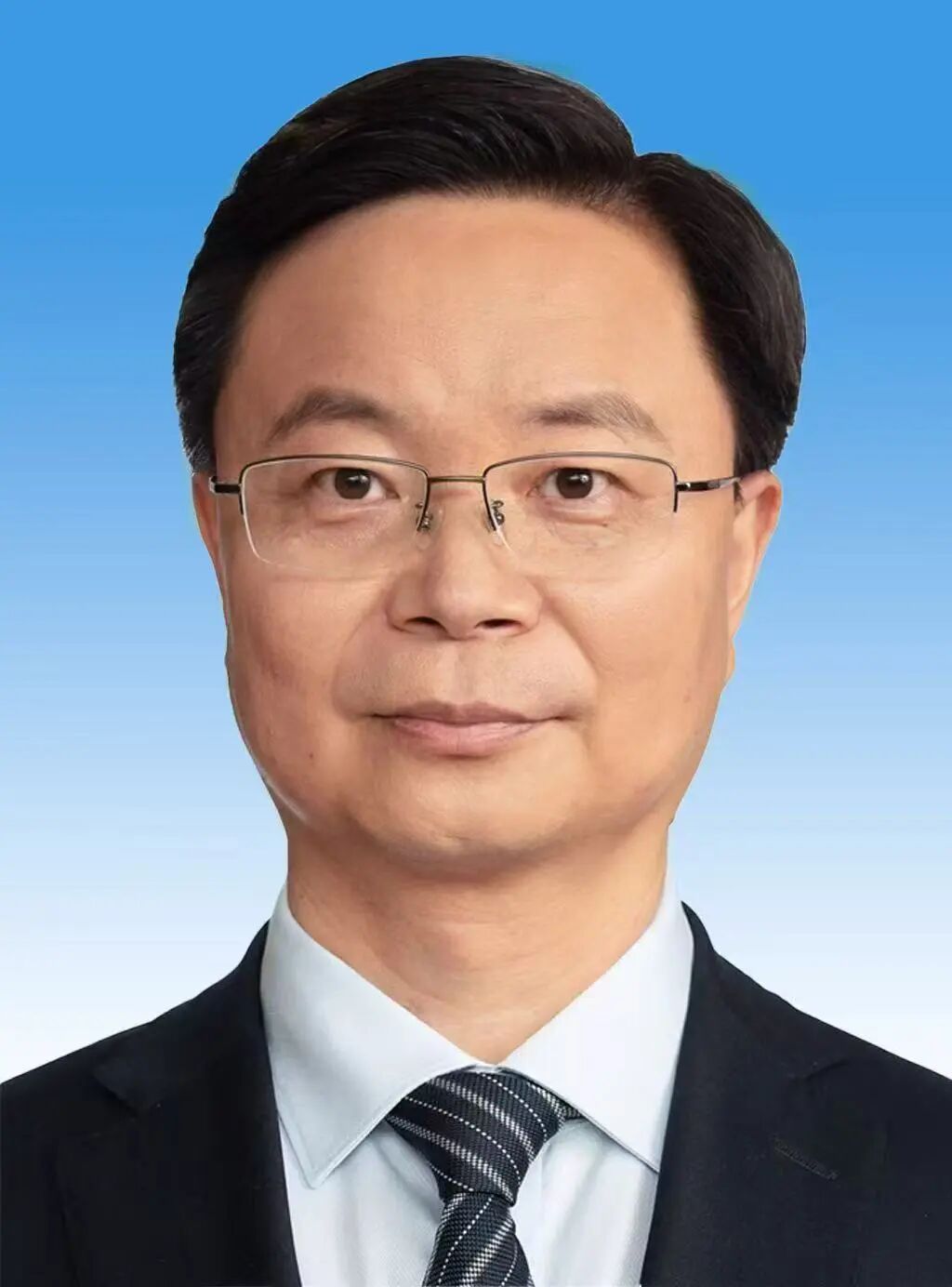 李运代理深圳市市长	，曾在银行从业20余年