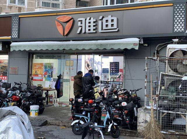雅迪10亿赌下沉，欲借金箭“小电驴”进攻县乡！
